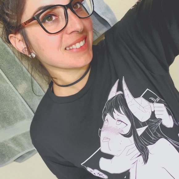 🍍Meet your Posher, Nikole Raven! - Picture 1 of 3